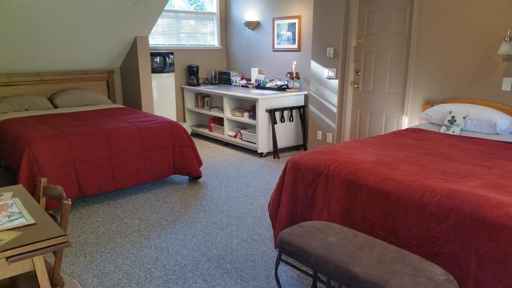Hummingbird Guesthouse Port Alberni Ngoại thất bức ảnh